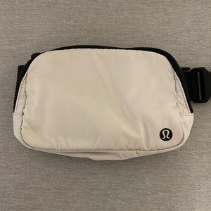 Lululemon Everywhere Belt Bag - White Opal/Black